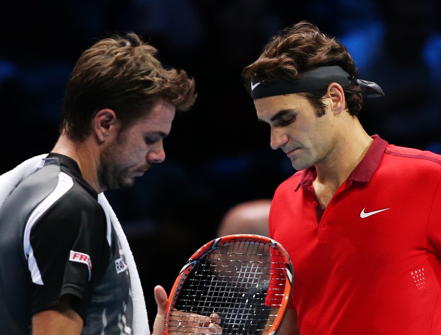 Federer schlägt Wawrinka nach 4 abgewehrten Matchbällen und hat scheinbar ein schlechtes Gewissen.