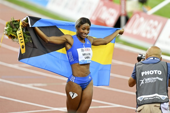 epa06160715 Shaunae Miller-Uibo (L) of the Bahamas celebrates after winning the women's 200m race during the Weltklasse IAAF Diamond League international athletics meeting in the Letzigrund stadi ...