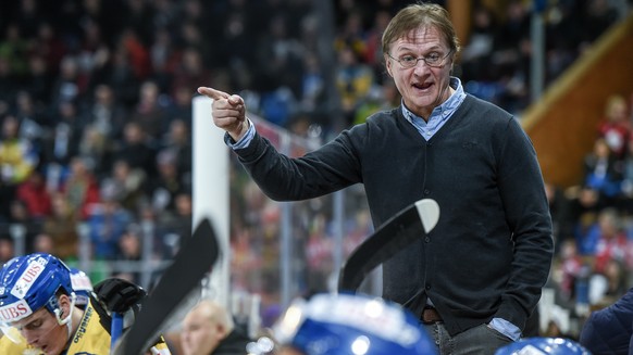 Davos coach Arno del Curto during the game between Team Canada and HC Davos at the 91th Spengler Cup ice hockey tournament in Davos, Switzerland, Thursday, December 28, 2017. (KEYSTONE/Melanie Duchene ...