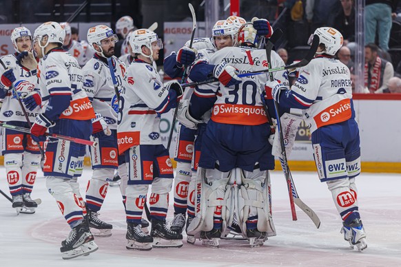 Les joueurs des ZSC Lions celebrent leur victoire apres le match du championnat suisse de hockey sur glace de National League entre Lausanne HC, LHC, et les ZSC Lions, ce vendredi 27 fevrier 2026 a la ...