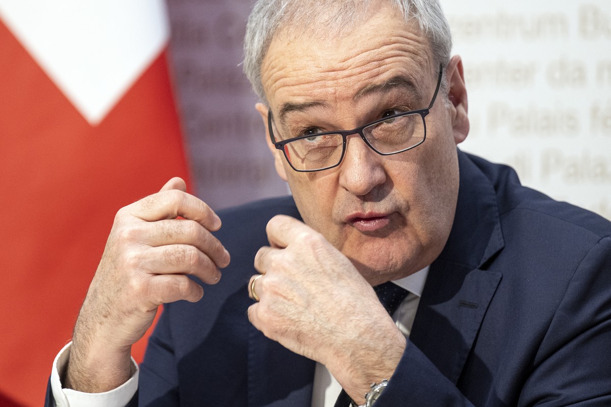 Bundespraesident Guy Parmelin spricht an einer Medienkonferenz ueber die Botschaft zum Bundesgesetz ueber die Unterstuetzung der Opfer der Brandkatastrophe in Crans-Montana und Entscheide ueber das we ...