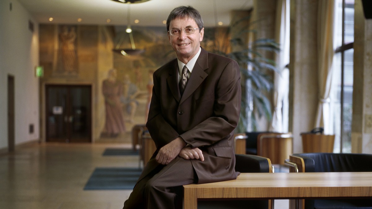 Bruno Gehrig, Praesident des Verwaltungsrates der Swiss Life-Group, aufgenommen am 9. Juni 2005 im Schweizer Hauptsitz in Zuerich. Die Swiss Life bietet Vorsorgeloesungen und Lebensversicherungen an.  ...