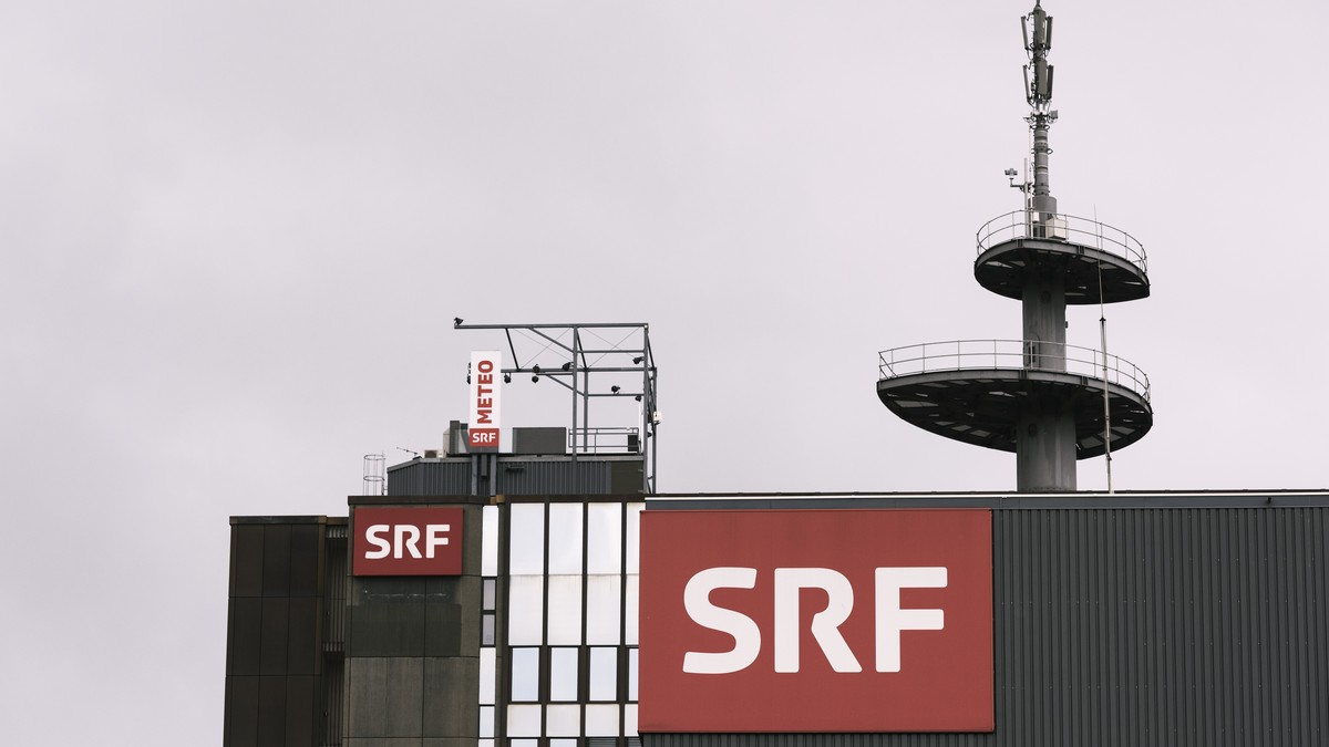 ZUM MOEGLICHEN UMZUG VOM SRG RADIOSTUDIO VON BERN NACH ZUERICH, STELLEN WIR IHNEN HEUTE, 4. APRIL 2018 FOLGENDES BILDMATERIAL VOM LEUTSCHENBACH ZUR VERFUEGUNG - View on the roof of the building of the ...