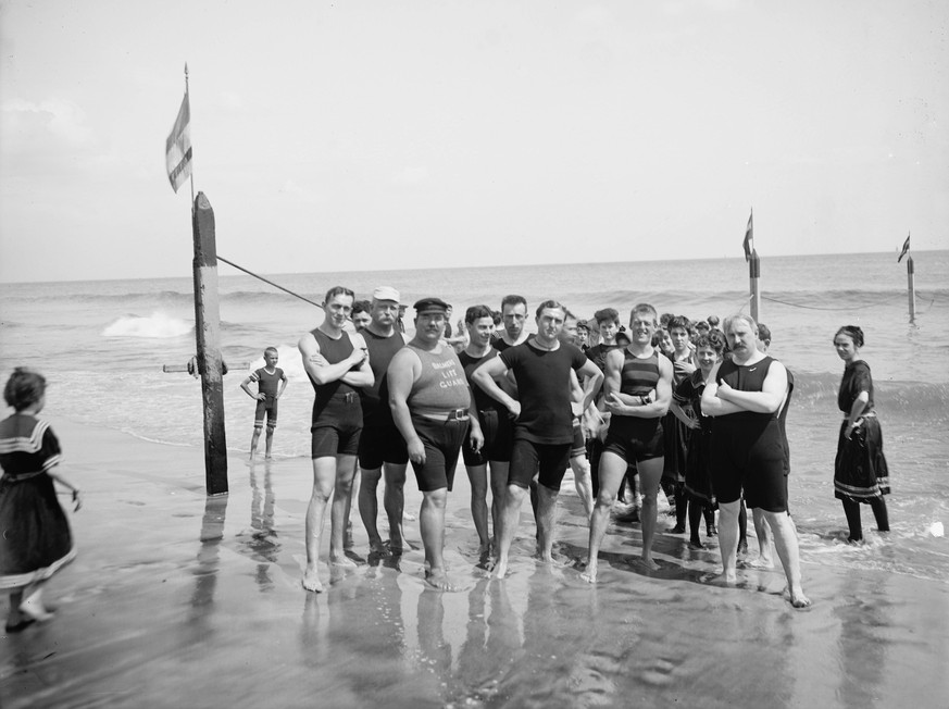 RECORD DATE NOT STATED Capt Riley and lifeguards Coney Island NY between 1900 and 1905 Creator Unknown CopyrightxHeritagexArtHeritagexImagesx IMAGO 2966132 ACHTUNG AUFNAHMEDATUM GESCHTZT PUBLICATIONxN ...
