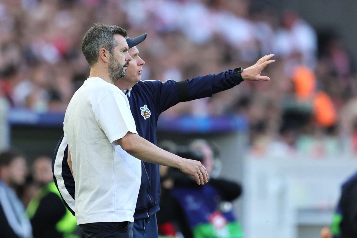 epa13225753 Head coach of Viking Bjarte Lunde Aarsheim (L) and co-head coach of Viking Morten Jensen (R) react during the UEFA Champions League league phase match VfB Stuttgart vs Viking FK, in Stuttg ...