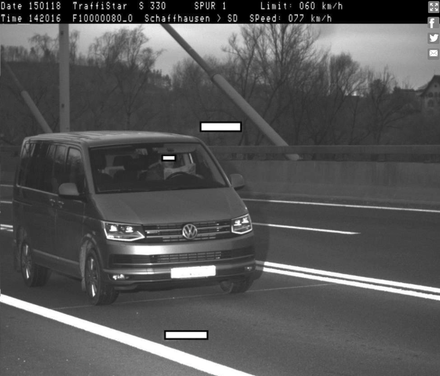 Am 15. Januar wurde dieser Fahrer in Schaffhausen beim Zeitungslesen geblitzt. 