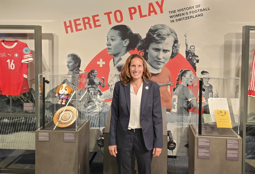 Prisca Steinegger in der Pop-Up-Ausstellung der FIFA zum Frauenfussball Fussball in Zürich.