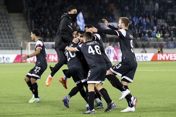 epa11746699 FC Lugano players celebrate the 2-0 lead during the UEFA Conference League soccer match between Switzerland&#039;s FC Lugano and Belgium&#039;s KAA Gent, at the Stockhorn Arena, in Thun, S ...