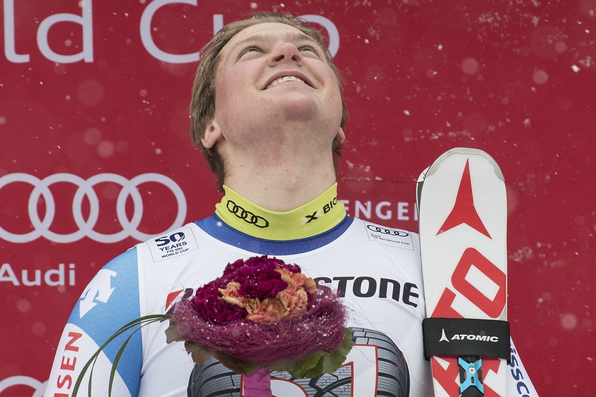 epa05714780 Winner Niels Hintermann of Switzerland, reacts during the men's Super Combined, SC, race of the FIS Alpine Skiing World Cup at the Lauberhorn, in Wengen, Switzerland, 13 January 2017. ...