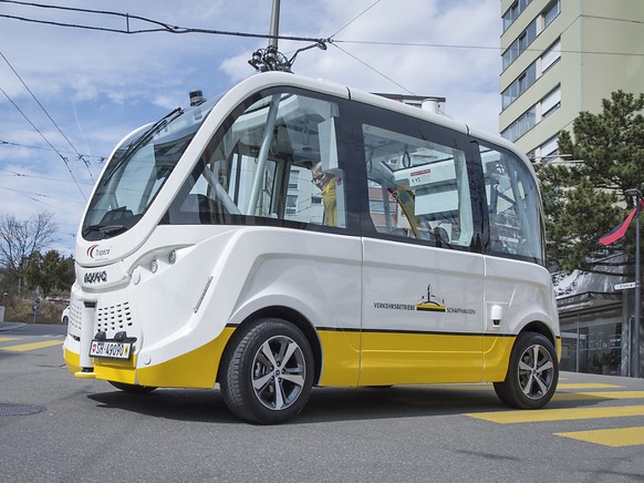 Der selbstfahrende Bus in Neuhausen am Rheinfall ist mit einem E-Bike kollidiert. Die 72-jährige E-Bikerin wurde verletzt. (Archivbild)