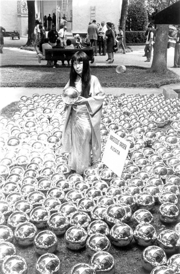 Yayoi Kusama/ Garden of Daffodils, Venice Biennale, 1966. Credit: Album