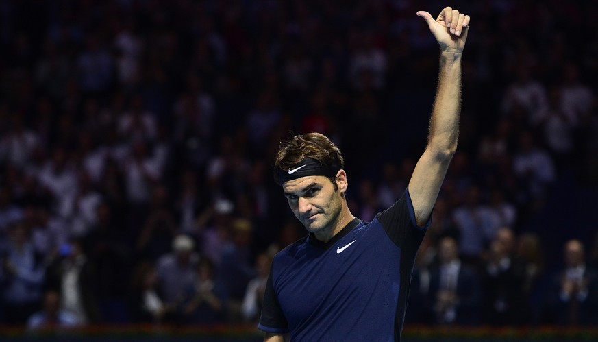 Roger Federer bedankt sich bei den Fans in Basel für ihre Unterstützung beim Knorz-Sieg gegen Philipp Kohlschreiber.