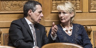 Der «Kranken-Cassis» und Morets «problematische» Rüstungs-Lobby