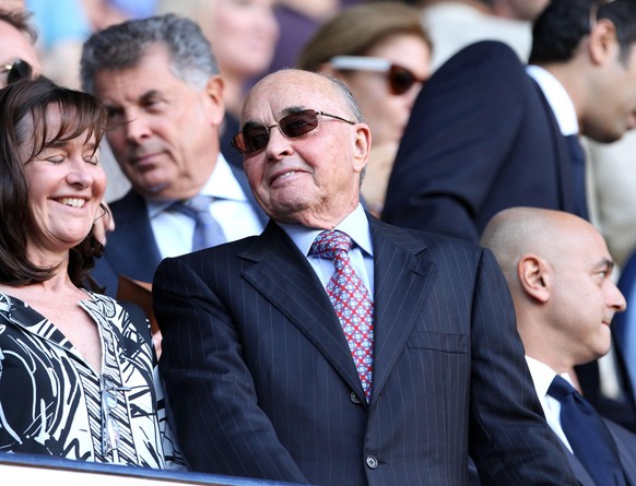 Bildnummer: 08708201 Datum: 02.10.2011 Copyright: imago/Sportimage
Tottenham owner Joe Lewis looks on Barclays Premier League Tottenham Hotspur v Arsenal 2nd October, 2011 PUBLICATIONxNOTxINxUK ; Lond ...