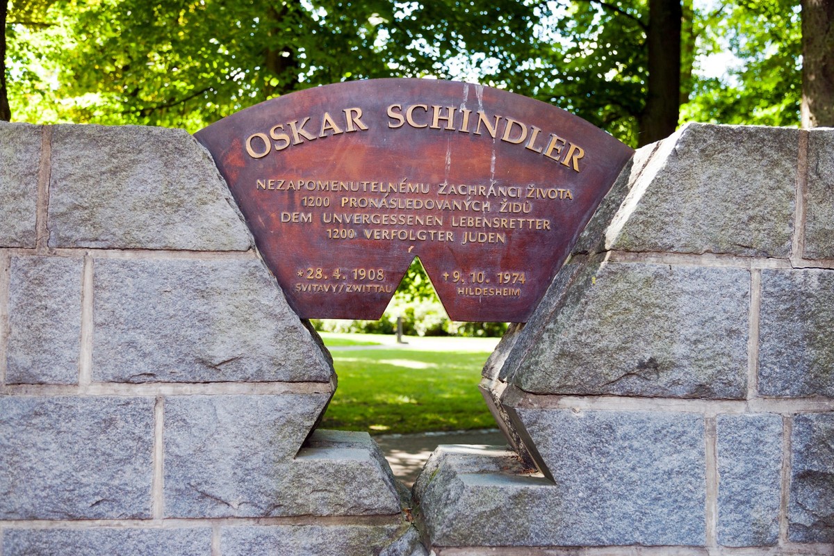 Gedenktafel zu Ehren Oskar Schindlers in Tschechien.