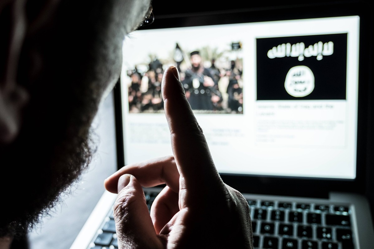 Symbolbild: Islamischer Staat im Web. Reporters / STG PUBLICATIONxINxGERxSUIxAUTxHUNxONLY MerlinxMeuris

Symbol image Islamic State in Web Reporters Stg PUBLICATIONxINxGERxSUIxAUTxHUNxONLY MerlinxMe ...