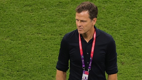 epa10342293 (L-R) German national team director Oliver Bierhoff and players Joshua Kimmich and Lukas Klostermann of Germany during the pitch inspection prior to the FIFA World Cup 2022 group E soccer ...