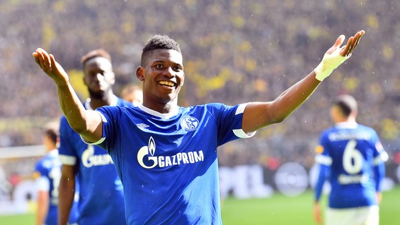 epa07532388 Schalke&#039;s Breel Embolo celebrates after scoring the 4-2 lead during the German Bundesliga soccer match between Borussia Dortmund and FC Schalke 04 in Dortmund, Germany, 27 April 2019. ...