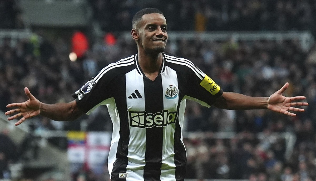 Newcastle United's Alexander Isak celebrates after scoring the opening goal during the English Premier League soccer match between Newcastle United and Wolverhampton Wanderers at St. James'  ...