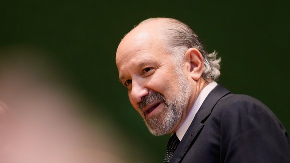 US Trade Minister Howard Lutnick walks down the stairs after a meeting during the Annual Meeting of the World Economic Forum in Davos, Switzerland, Wednesday, Jan. 21, 2026. (AP Photo/Markus Schreiber ...