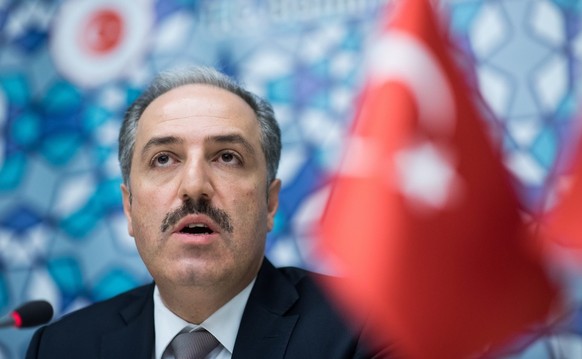 epa05640887 Mustafa Yeneroglu (AKP), chairman of the human rights committee of the Turkish Parliament, speaks about the current political events in Turkey and on German-Turkish relations during a pres ...