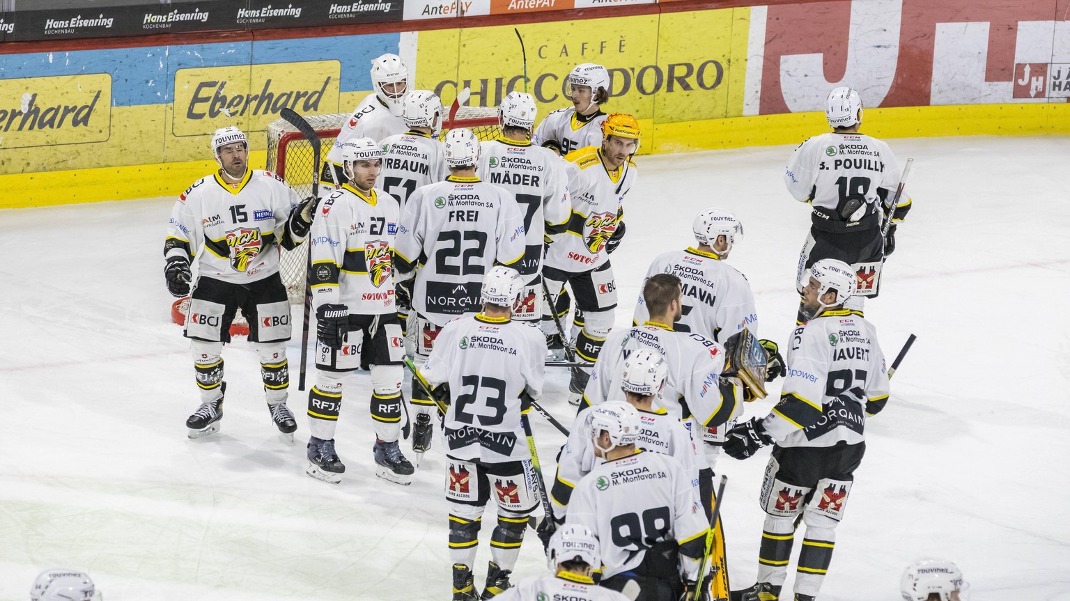 Kloten, Schweiz - 21. November 2020: Der HC Ajoie geht ausw