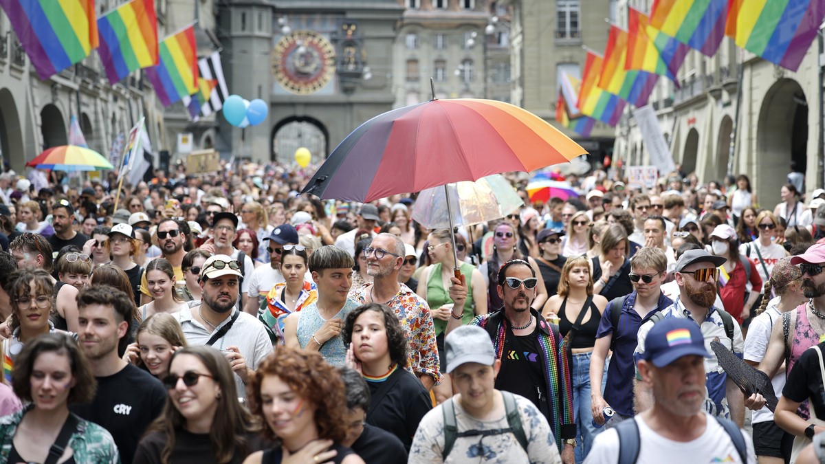 Tausende-demonstrieren-bei-Pride-in-Bern-f-r-Anliegen-queerer-Menschen