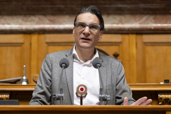 Nationalrat Gerhard Andrey, GP-FR, spricht waehrend der Debatte um den Voranschlag 2026 mit integriertem Aufgaben- und Finanzplan 2027-2029, waehrend der Wintersession der Eidgenoessischen Raete, am D ...