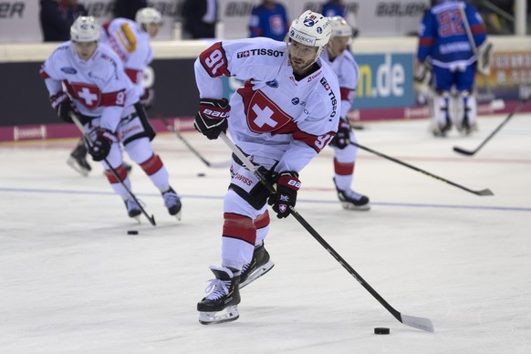 Switzerland&#039;s Jason Fuchs during the warm up prior to the Ice Hockey Deutschland Cup match between Slovakia and Switzerland at the Koenig Palast stadium in Krefeld, Germany, on Thursday, November ...