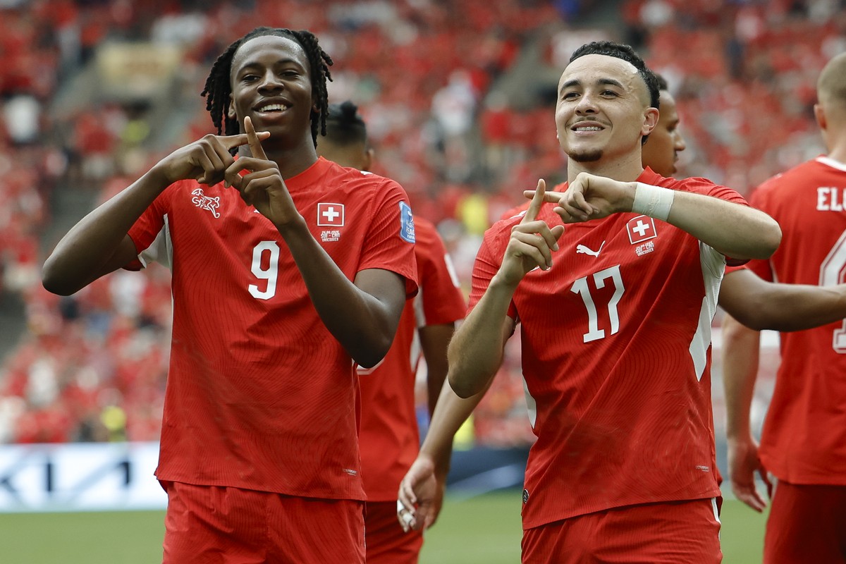 Switzerland's Ruben Vargas, right, celebrates with Switzerland's Johan Manzambi, left, after scoring the first goal during the World Cup Group B soccer match between Switzerland and Canada a ...