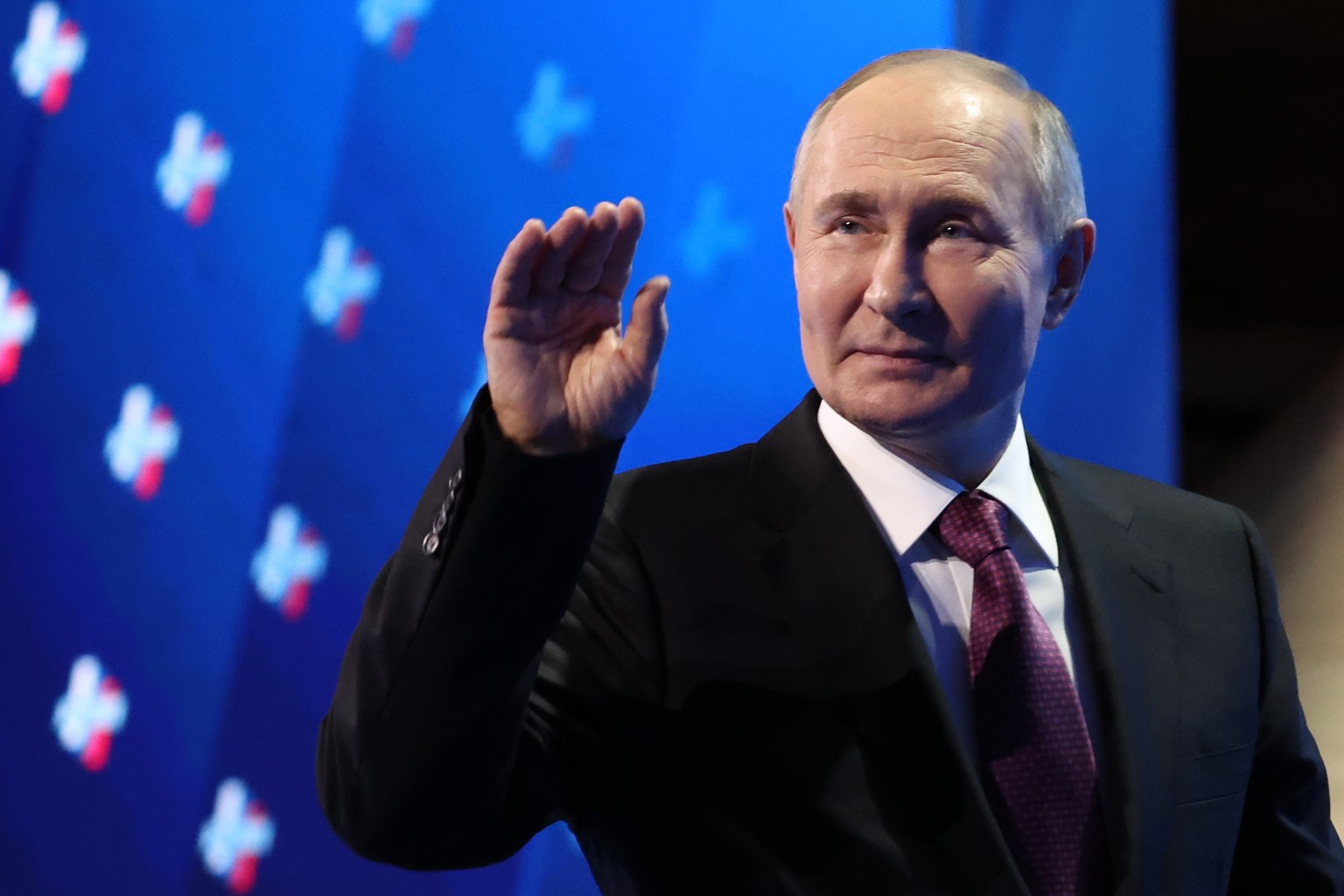 epa11300743 Russian President Vladimir Putin leaves the annual congress of the Russian Union of Industrialists and Entrepreneurs (RSPP) in Moscow, Russia, 25 April 2024. The Russian Union of Industria ...
