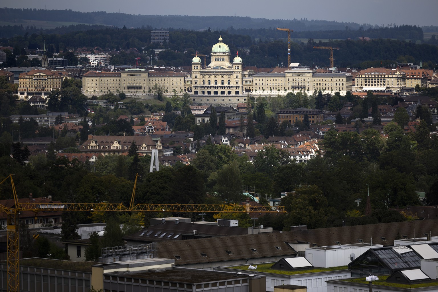 Das Bundeshaus in Bern, am Sonntag, 28. August 2022. (KEYSTONE/Peter Klaunzer)