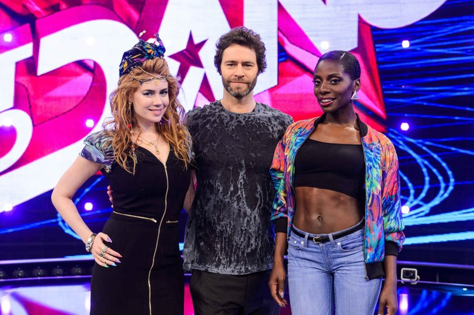 Die Jury der Prosieben-Show: Take-That-Star Howard Donald zwischen der Entertainerin Palina Rojinski (links) und der Choreografin Nikeata Thompson.
