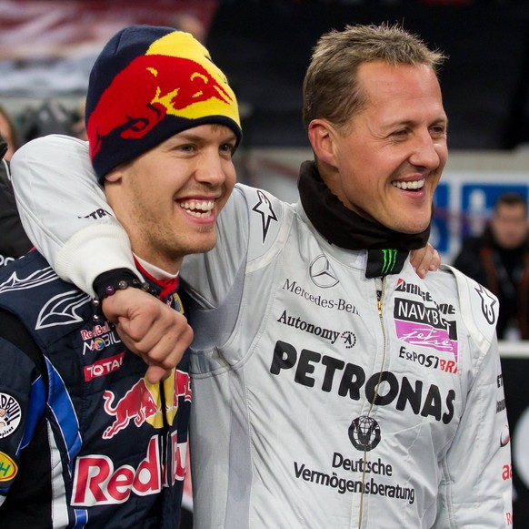 Bildnummer: 09077427 Datum: 28.11.2010 Copyright: imago/Eibner
Sebastian VETTEL (Red Bull Racing / 2010 and 2011 Formula 1 World Champion) und Michael SCHUMACHER (Mercedes GP / seven time Formula 1 W ...