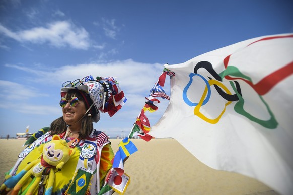 epa05449430 US Olumpic fan Vivianne Robinson poses for a photo wearing her Olympic Games outfit at Copacabana Beach in Rio de Janeiro, Brazil, 30 July 2016. The Olympics start on 05 August. EPA/LUKAS  ...