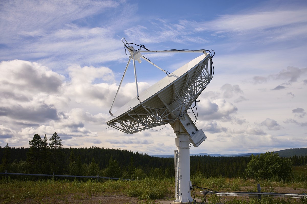 A satellite antenna is pointing at the sky outside the Esrange Space Center, a base deep in the Swedish forest and a part of Europe's hope to compete in the space race in Kiruna, Sweden, Tuesday, ...