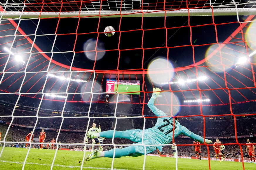 epa10580843 Erling Haaland (C) of Manchester City misses to convert a penalty against goalkeeper Yann Sommer of Bayern Munich during the UEFA Champions League quarter final, 2nd leg match between Baye ...