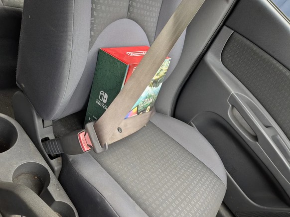 Auf dem Foto ist eine «Nintendo Switch OLED – The Legend of Zelda: Tears of the Kingdom Edition» zu sehen.