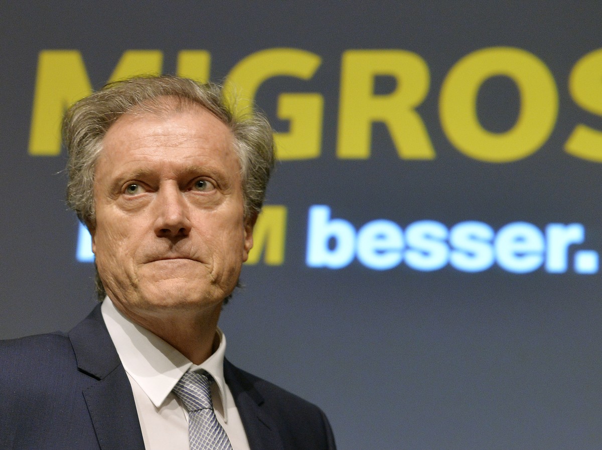 Herbert Bolliger, CEO Migros, an der Bilanzmedienkonferenz in Zuerich, am Mittwoch, 13. April 2016. Die Migros hat im letzten Jahr unter dem Einkaufstourismus und der Frankenstaerke gelitten. Der oran ...