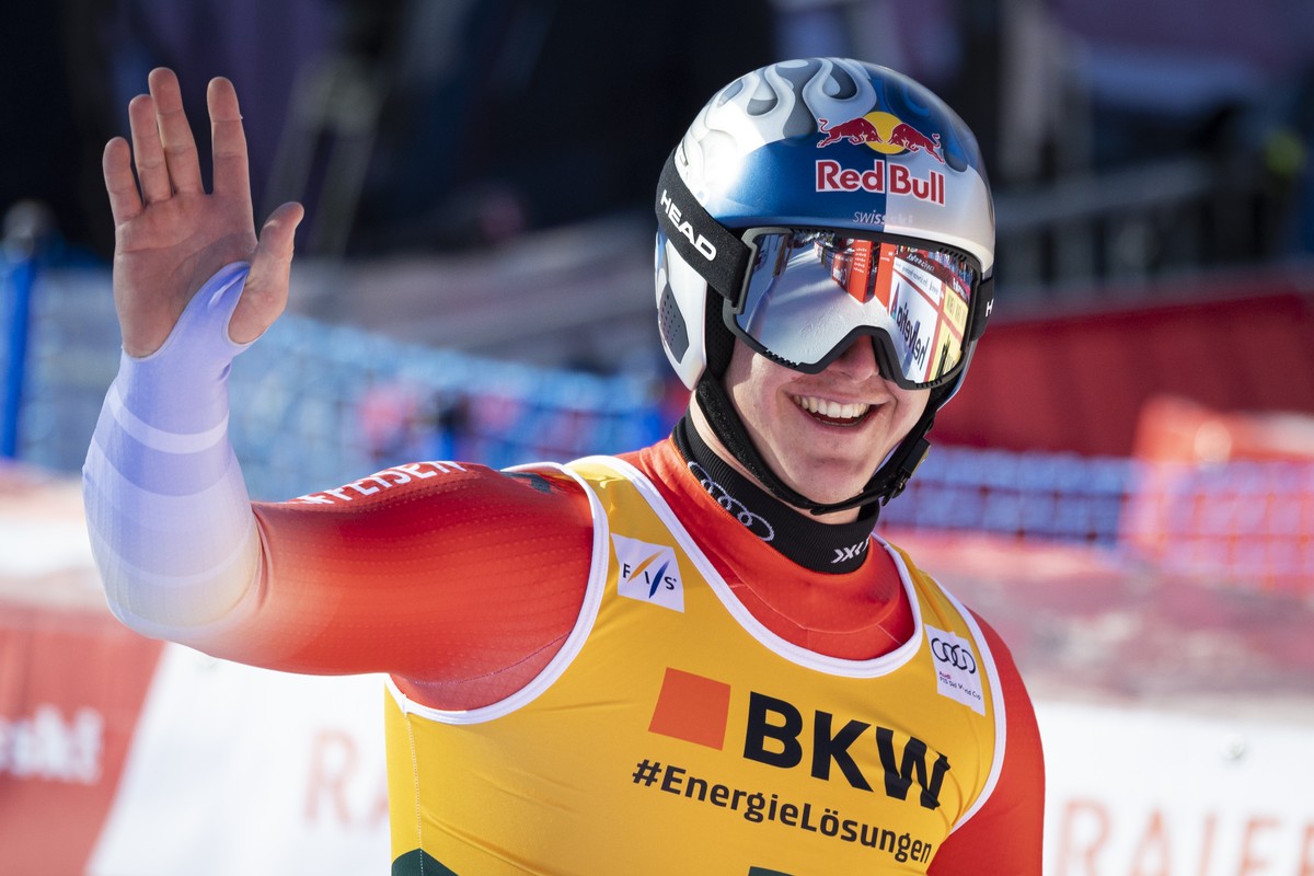 Franjo von Allmen of Switzerland reacts in the finish area during the men's Super G race at the Alpine Skiing FIS Ski World Cup, in Wengen, Switzerland, Friday, January 17, 2025. (KEYSTONE/Peter  ...