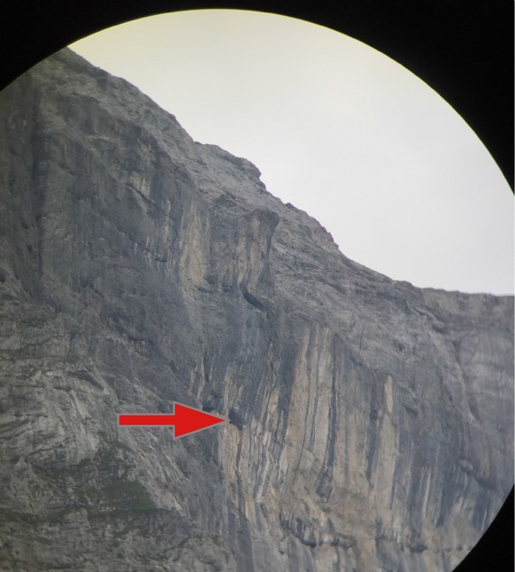 Blick aus dem Rettungshelikopter auf die Unglücksstelle am Titlis:&nbsp;An der markierten Stelle spielte sich die Rettungsaktion ab.