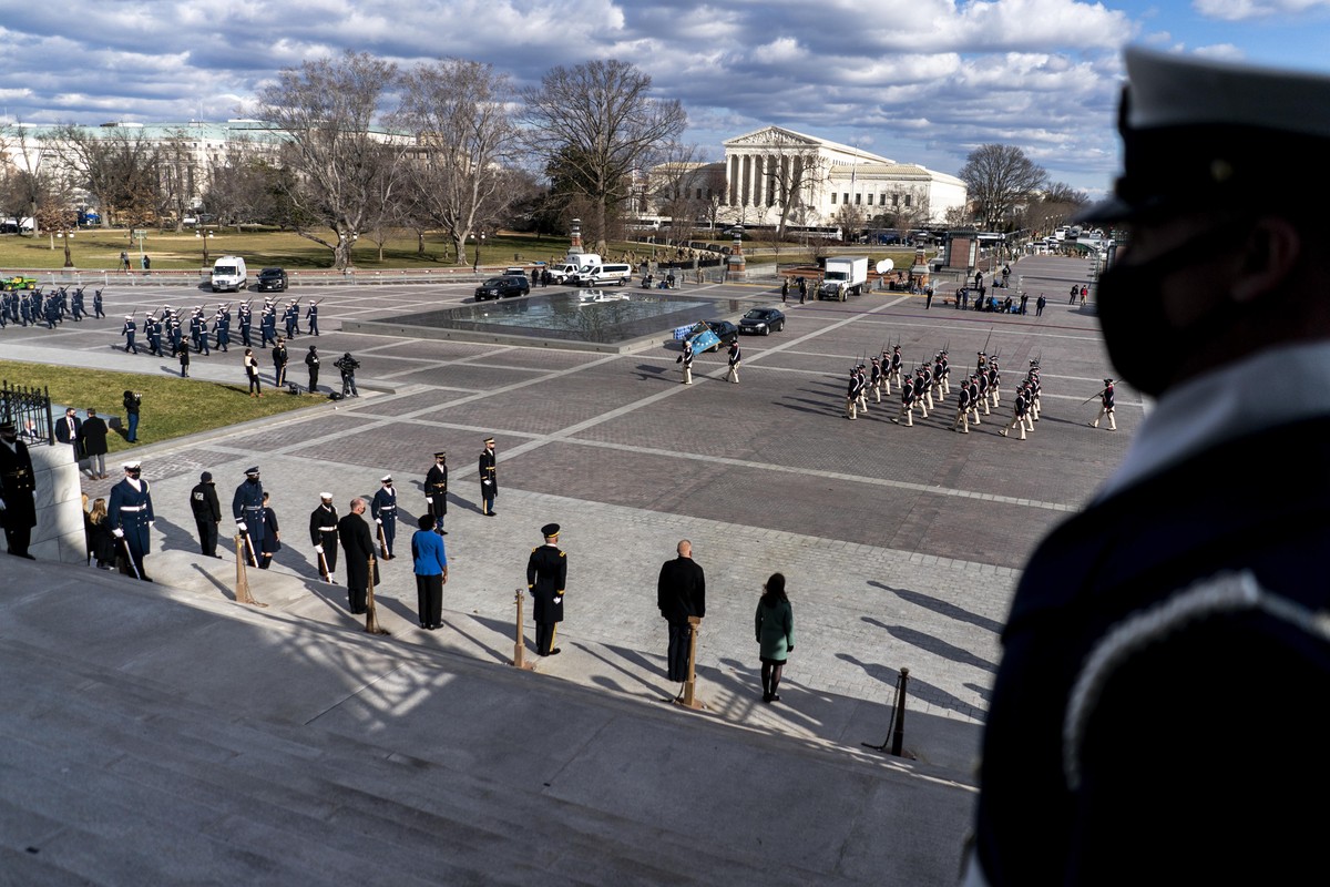 epa08947151 Honor Guard during Pass and Review on the East Front steps of the US Capitol, as lawmakers' staff and Sergeant at Arms staff run through the movements during rehearsal for the 59th In ...