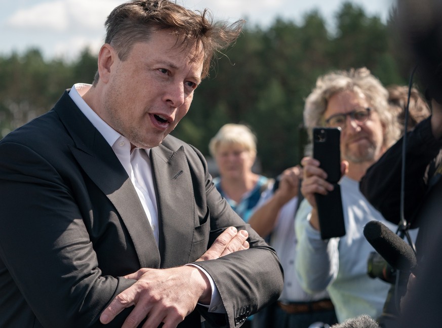 Elon Musk zwei Mal positiv auf Corona getestet und zwei Mal negativ – ab in Quarantäne?