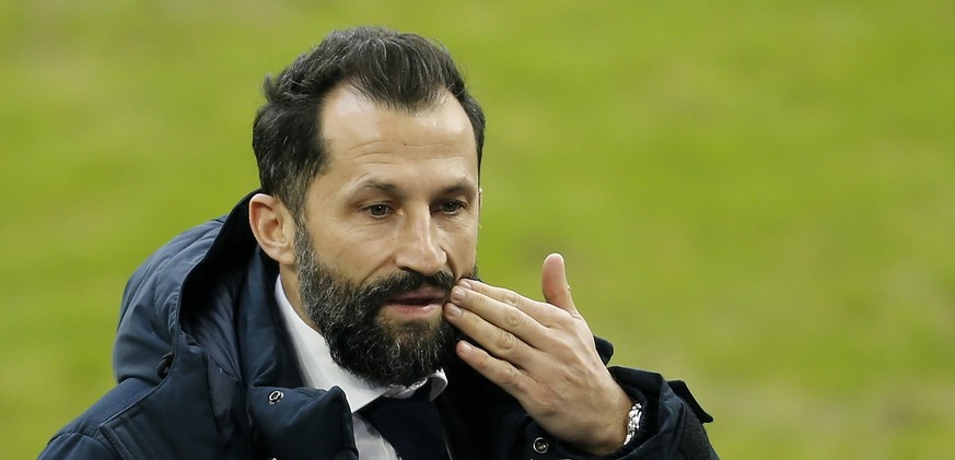 epa08962210 Bayern&#039;s director of sports Hasan Salihamidzic looks on prior to the German Bundesliga soccer match between FC Schalke 04 and FC Bayern Munich in Gelsenkirchen, Germany, 24 January 20 ...