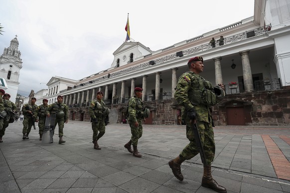 epa10021462 Ecuadorian soldiers patrol near the Government Palace in Quito, Ecuador, 18 June 2022. President Guillermo Lasso declared a state of emergency in the provinces of Imbabura, Pichincha, whos ...