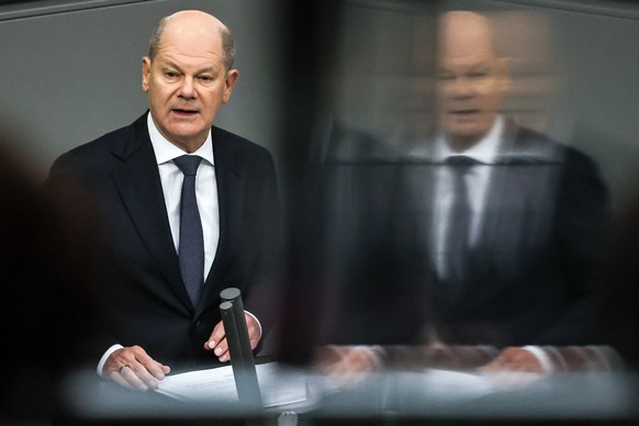 epa11887531 German Chancellor Olaf Scholz delivers a speech at the meeting of the German Bundestag in Berlin, Germany, 11 February 2025. EPA/FILIP SINGER