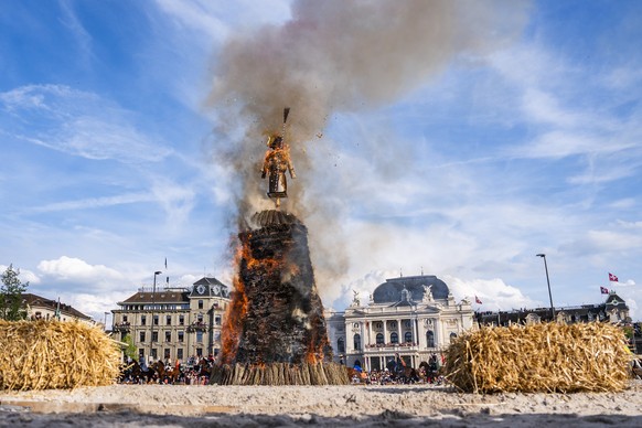 epa12061007 A general view shows the burning of the Boeoegg figure on Sechselaeuten square in Zurich, Switzerland, 28 April 2025. The Sechselaeuten (ringing of the six o'clock bells) is a traditi ...