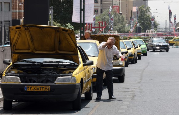 epa11498838 A Taxi driver cools off during the hot weather in Tehran, Iran, 27 July 2024. The official news agency of the Islamic Republic of Iran IRNA reported that the Iranian government announced t ...