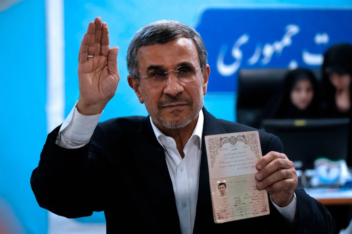 L'ancien président iranien Mahmoud Ahmadinejad. La photo le montre en 2024, alors qu'il tentait en vain de se présenter à nouveau à la présidence.