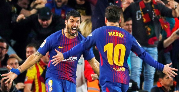 epa06715892 FC Barcelona&#039;s striker Lionel Messi (R) celebrates with his teammate Luis Suarez (L) after scoring the 2-1 lead during the Spanish Primera Division soccer match between FC Barcelona a ...